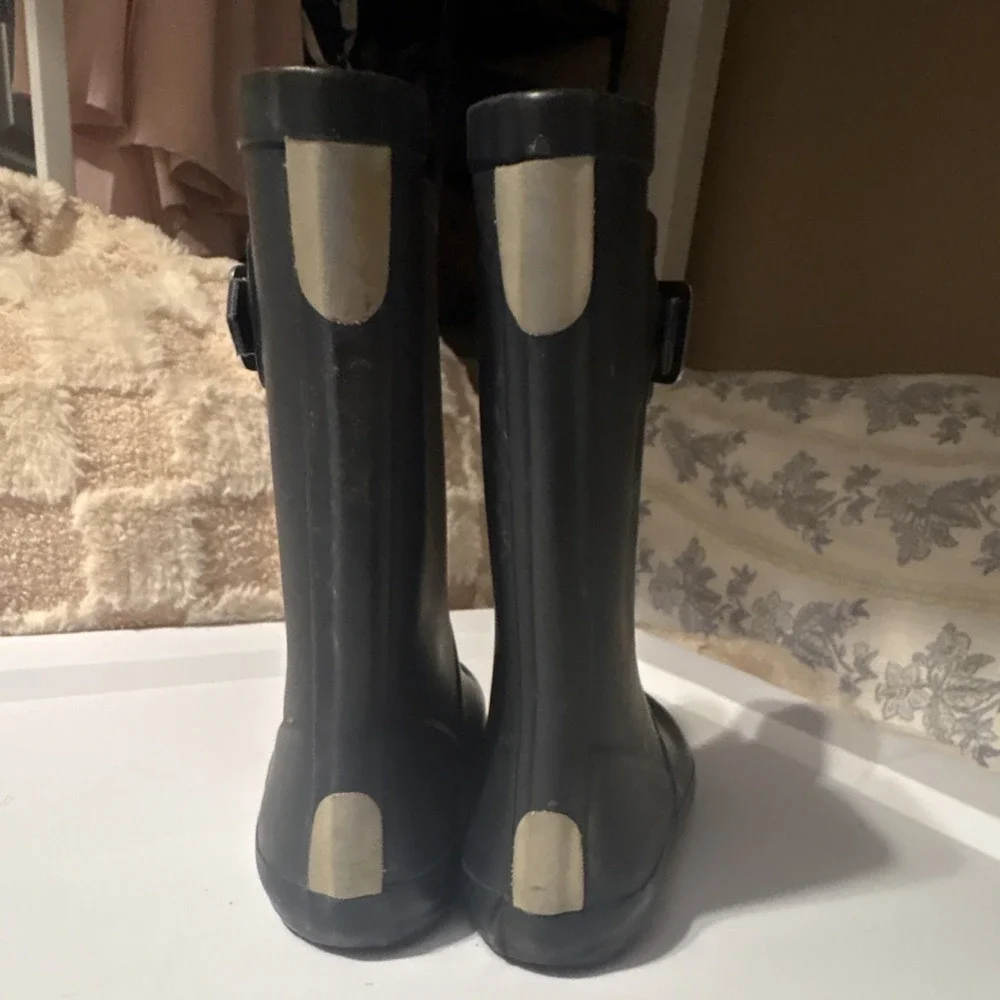 Hunter kids rain